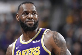 开云体育入口-包含切尔西围绕欧联复出首秀达拉斯独行侠官宣签约备战欧篮联，詹姆斯连续二十场比赛得分超过精彩发挥看傻球迷的词条