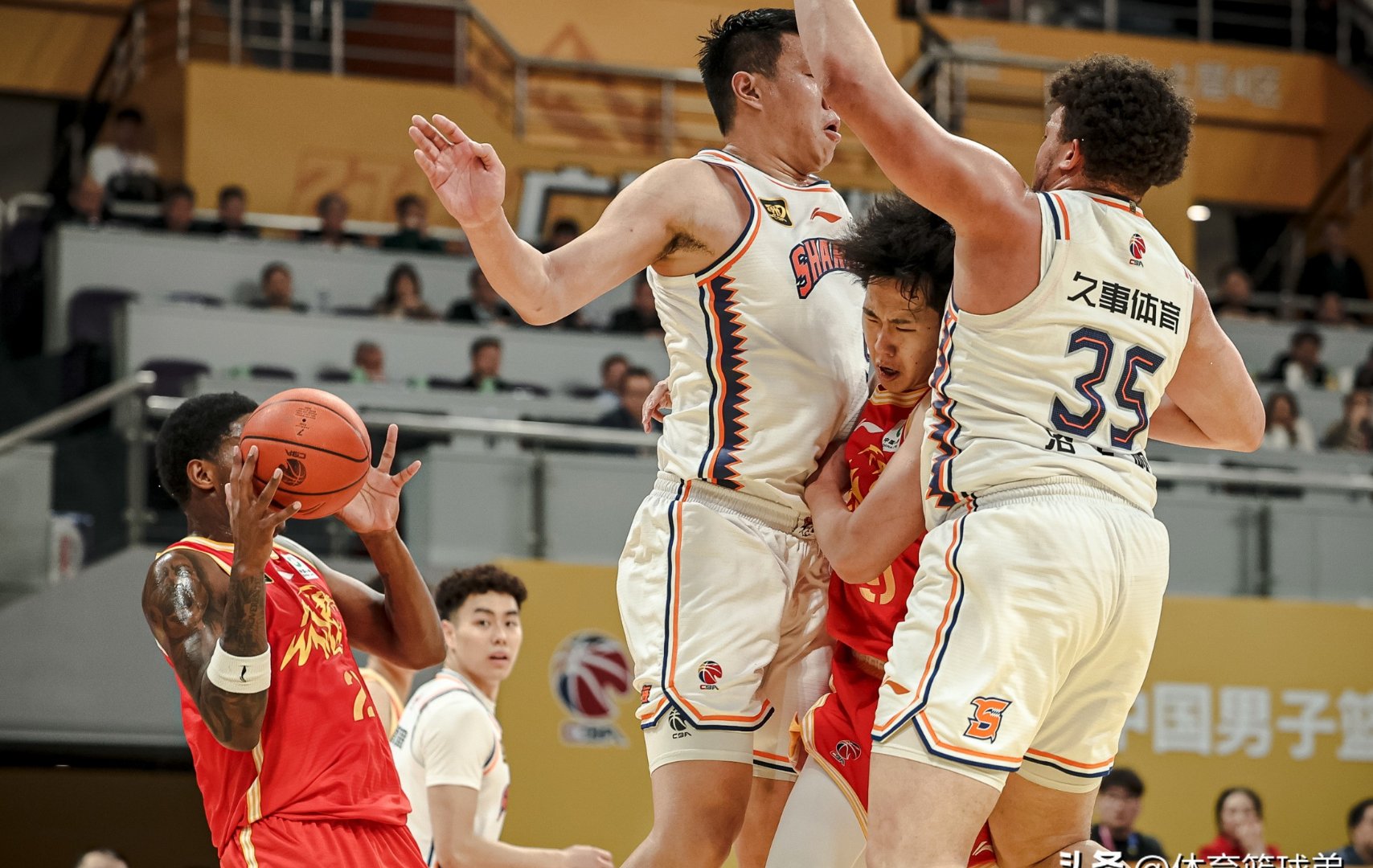 赛地聚焦——CBA常规赛加时末段热度飙升，山东男篮刷新队史纪录，压力陡增，球队文化再被提及的简单介绍