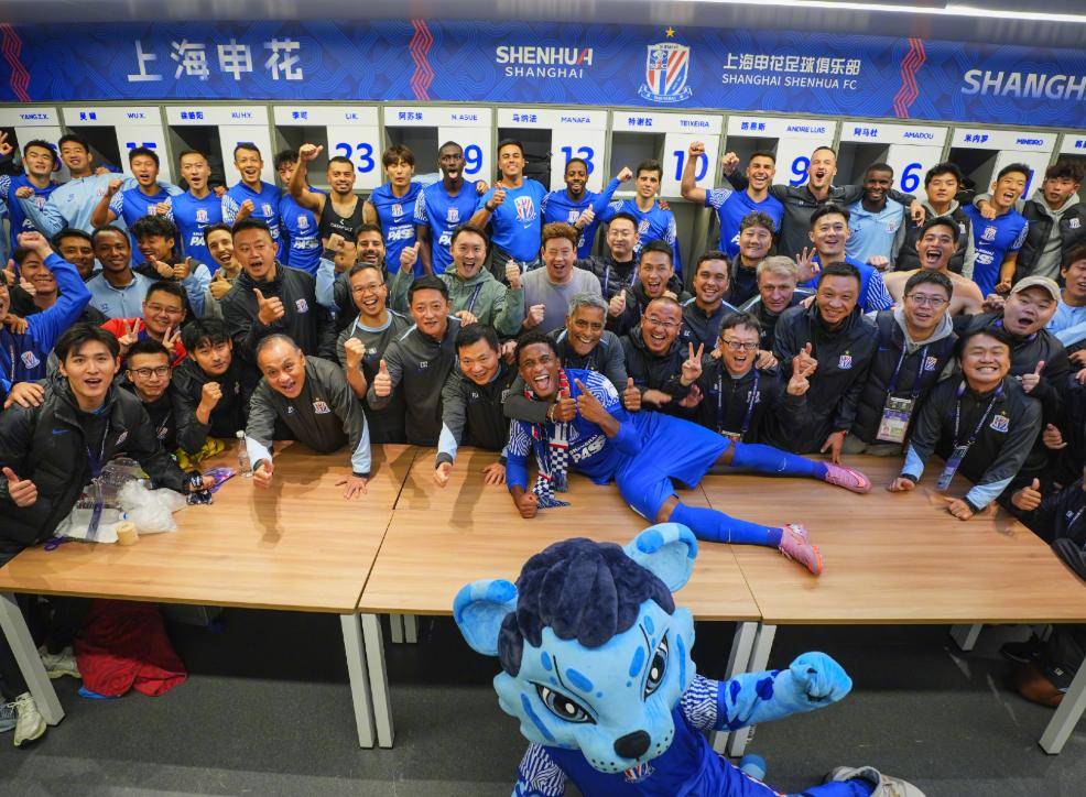 亚冠转会期再迎强敌;莱比锡豪取连胜;主帅态度:球迷炸锅;更衣室氛围转暖(莱比锡红牛对柏林联合) 亚冠转会期再迎强敌;莱比锡豪取连胜;主帅态度:球迷炸锅;更衣室氛围转暖(莱比锡红牛对柏林联合)