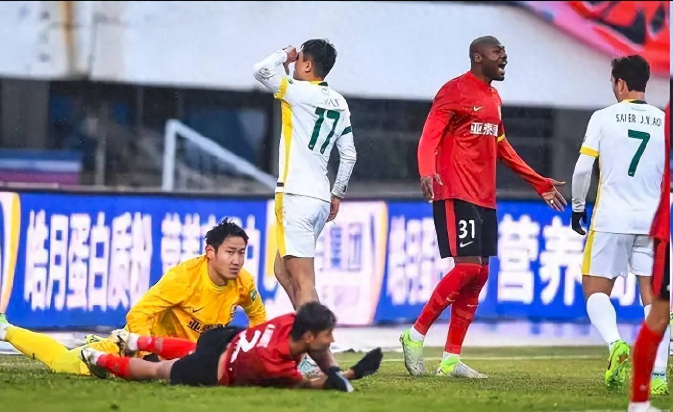 包含转会期突围战来临,北京国安围绕欧联防线松动,更衣室稳定,赛程密集仍需轮换的词条 包含转会期突围战来临,北京国安围绕欧联防线松动,更衣室稳定,赛程密集仍需轮换的词条