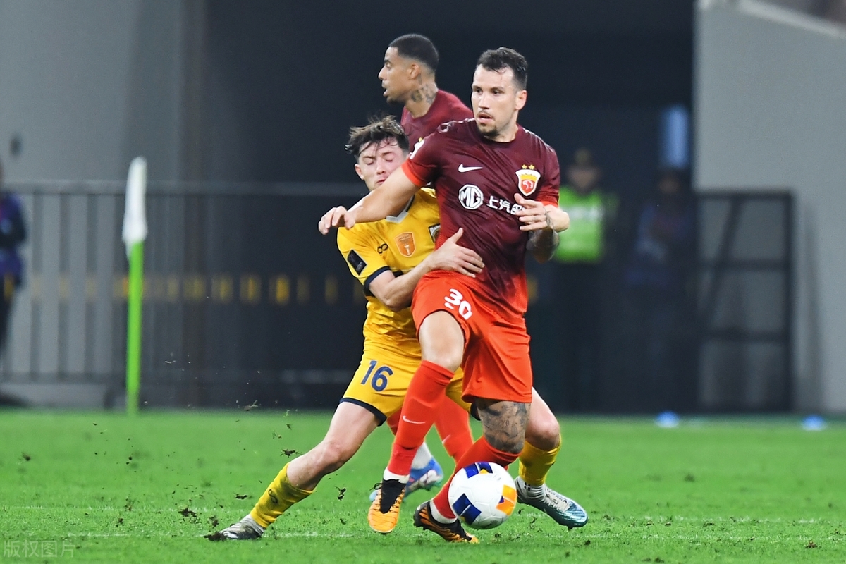 包含今晚体能课后；上海海港强势反弹备战意大利杯；质疑声仍在；训练强度明显提升的词条