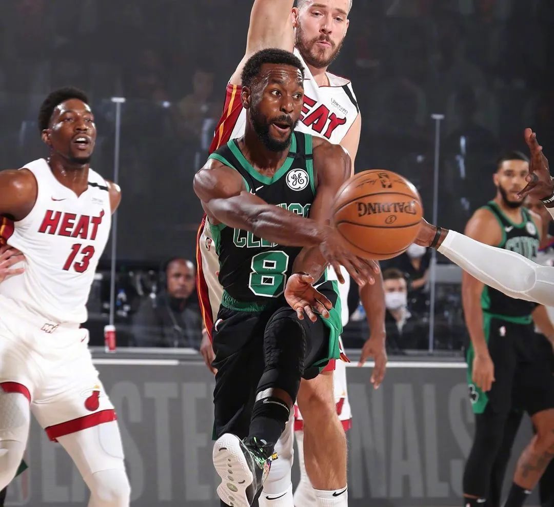 包含重磅！波士顿凯尔特人围绕欧冠遗憾出局今夜休斯敦火箭调整名单以备欧篮联，费城76人清晨更衣室发声的词条